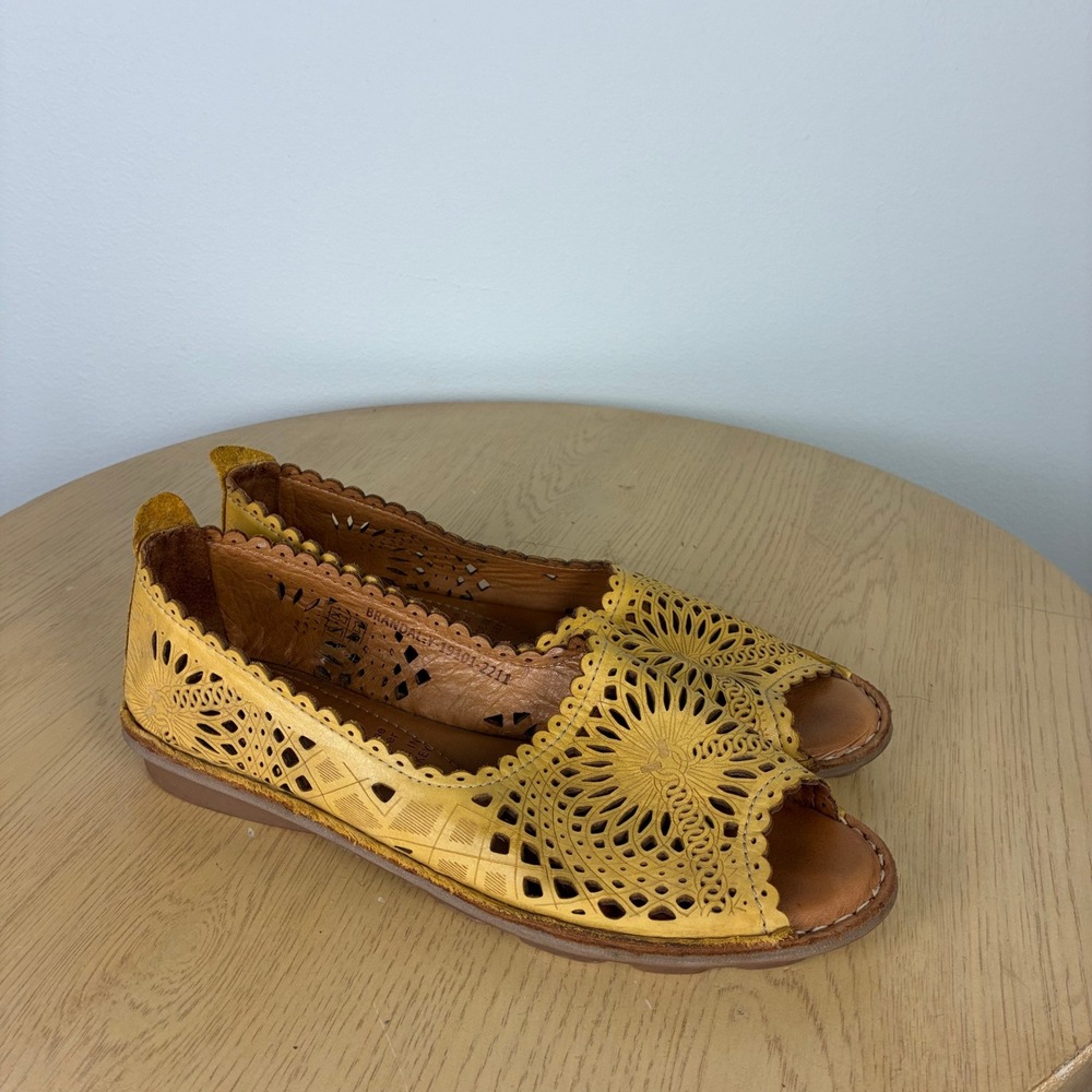 Spring Step Leather Laser Cut Peep Toe Flats Women's EU 39 US 8.5 Boho Granola